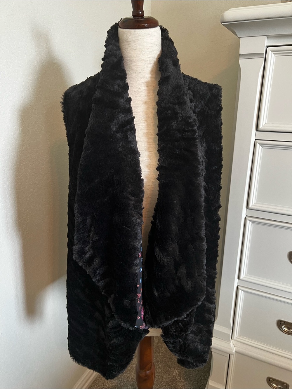 Cupio Black Faux-Fur Open Front Vest
